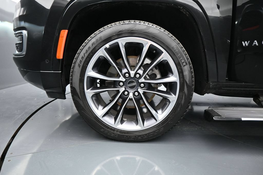 Used 2025 Jeep Wagoneer Series III w/ Premium Group I AWD/4WD image 35