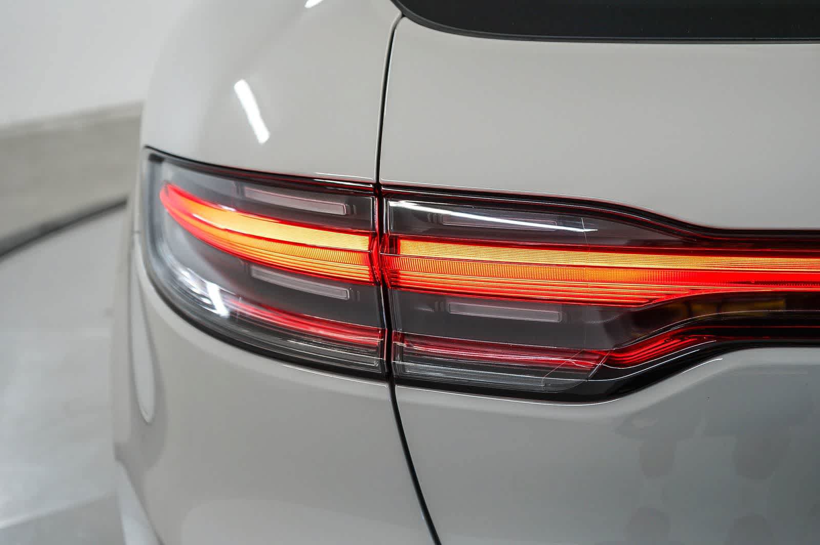 Certified 2026 Porsche Macan AWD/4WD image 11