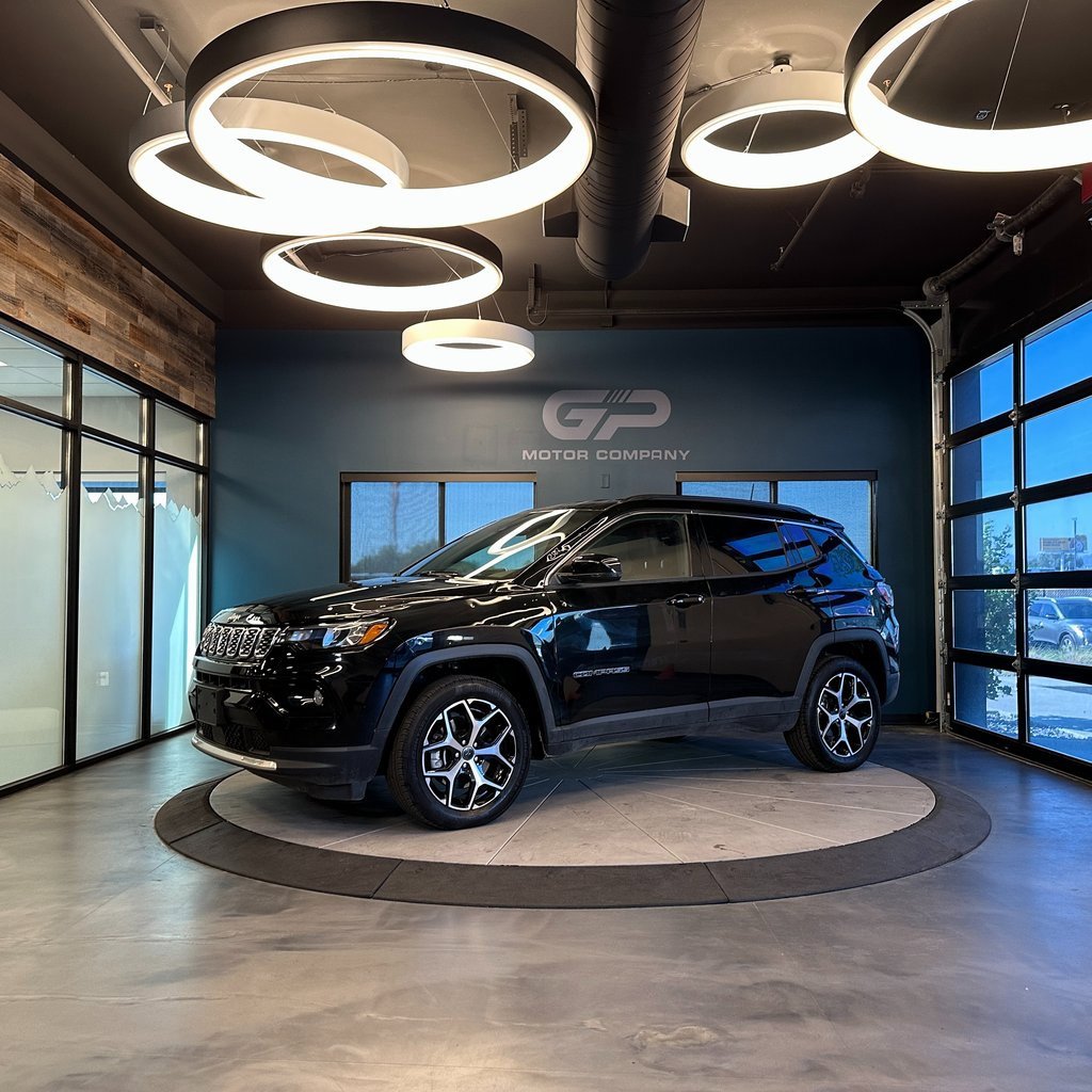 Used 2025 Jeep Compass Limited image 7