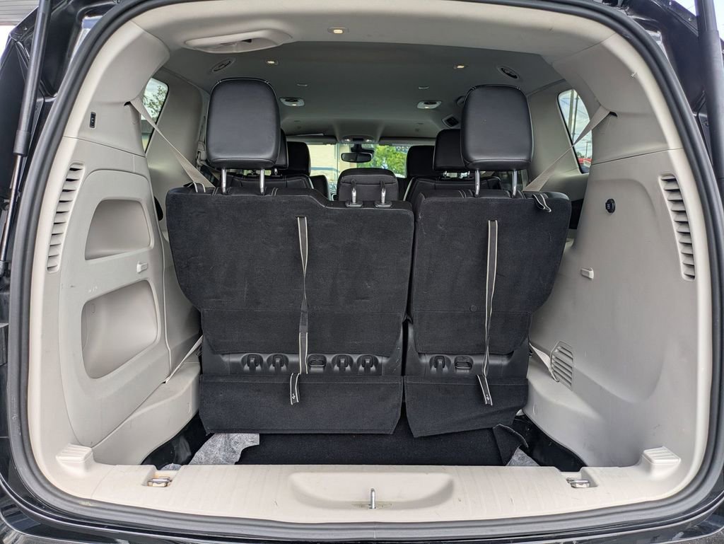 Used 2024 Chrysler Pacifica Touring-L image 26