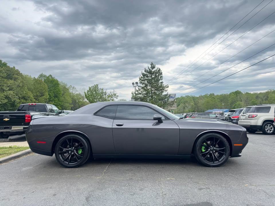 Used 2016 Dodge Challenger SXT Plus RWD image 4