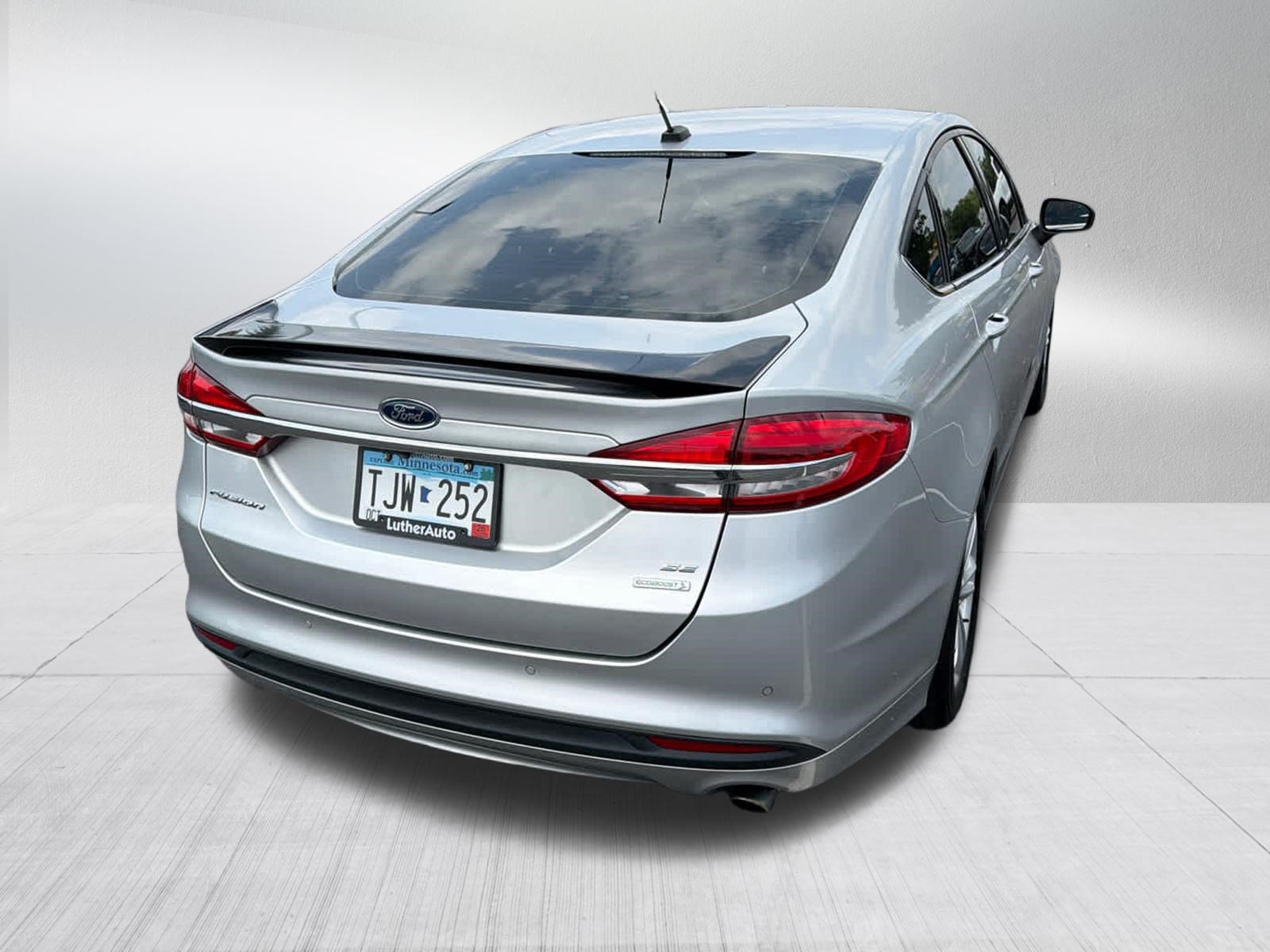 Used 2018 Ford Fusion SE w/ Fusion SE Technology Package FWD image 12