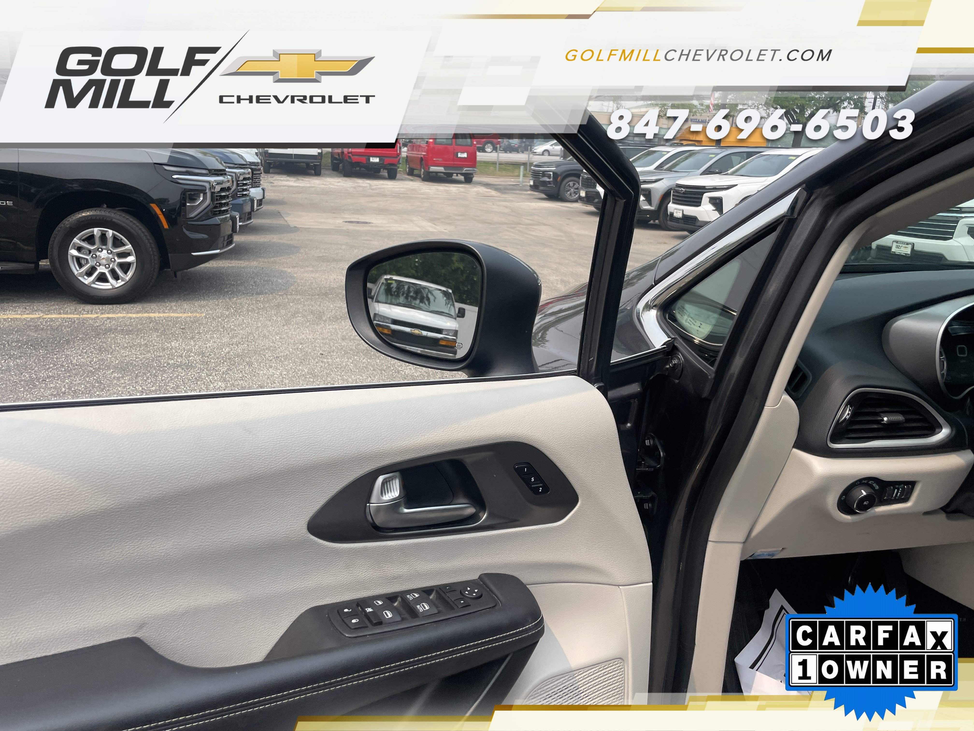 Used 2023 Chrysler Pacifica Touring-L FWD image 14