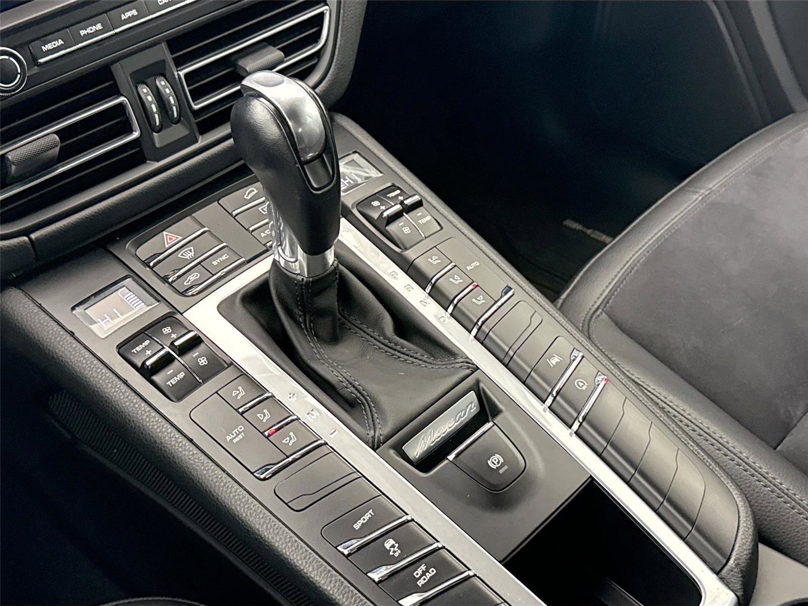 Used 2021 Porsche Macan image 24