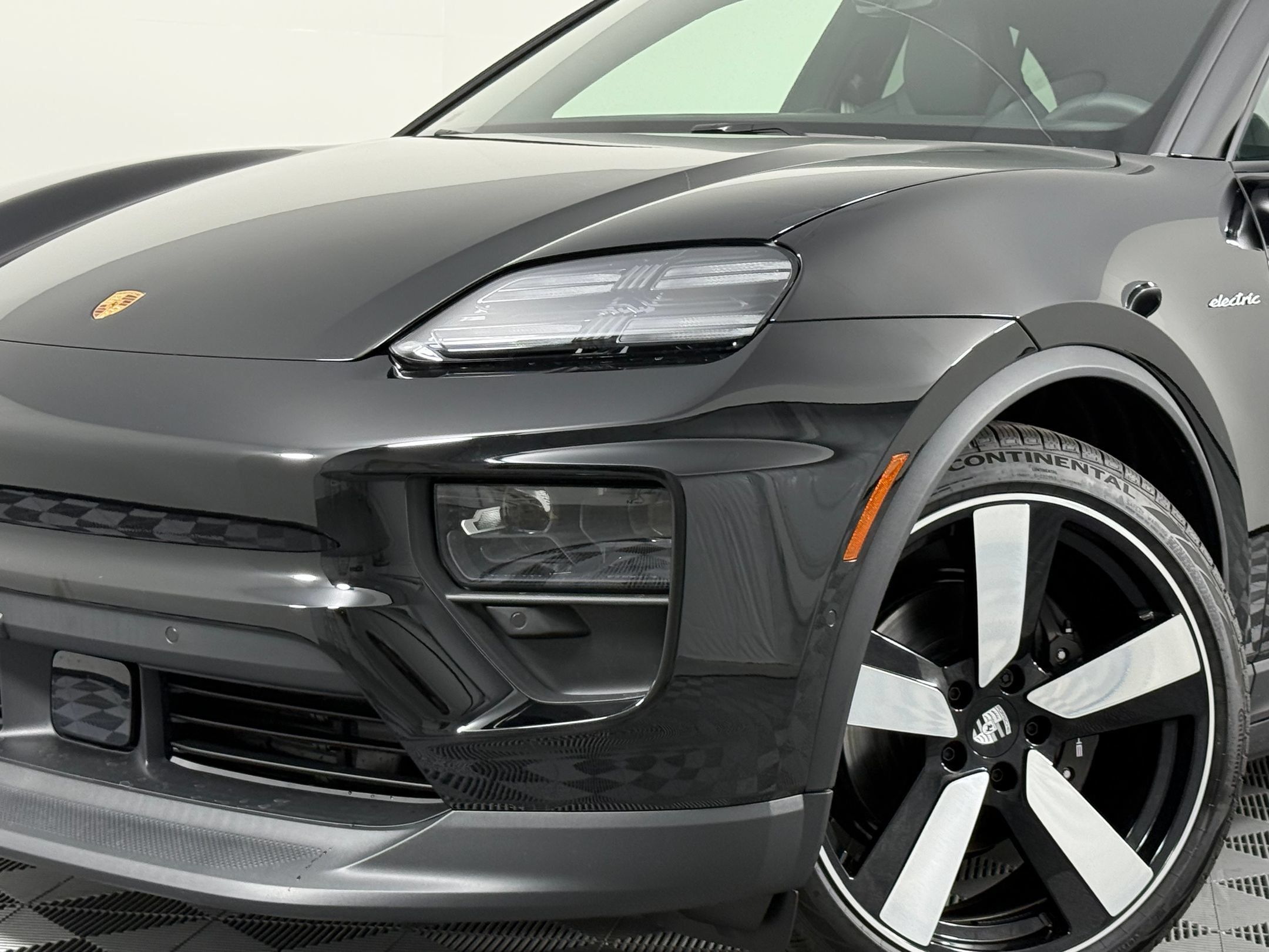 Certified 2026 Porsche Macan Electric RWD image 11