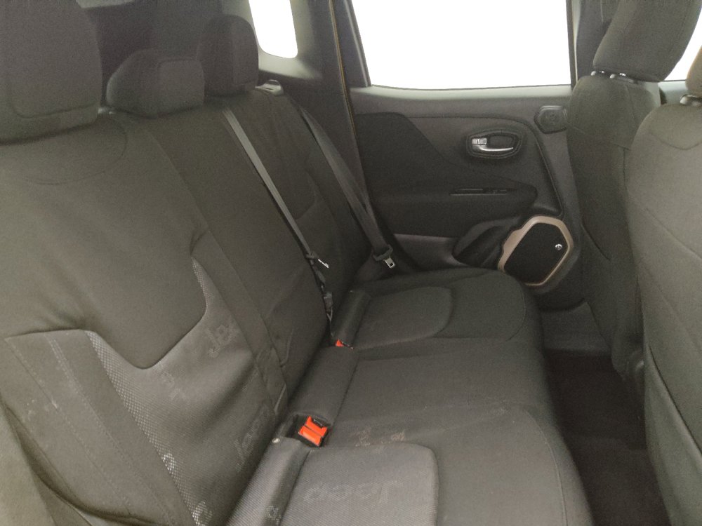 Used 2016 Jeep Renegade Latitude FWD image 19