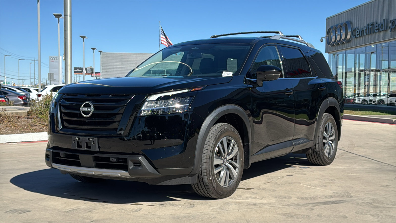 Used 2023 Nissan Pathfinder SL w/ Black Appearance Package image 3