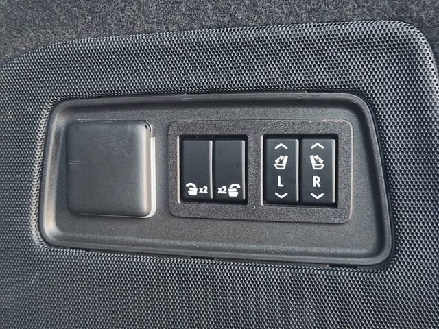 Used 2023 Cadillac Escalade ESV Sport w/ Touring Package image 21