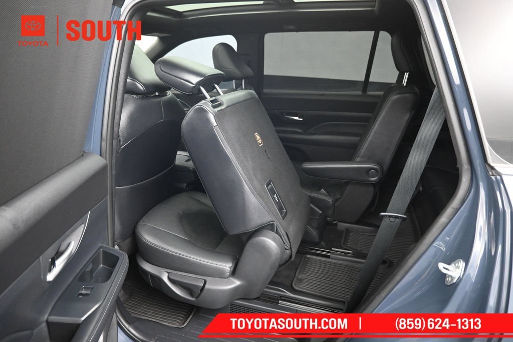 Used 2024 Toyota Grand Highlander AWD Hybrid image 30