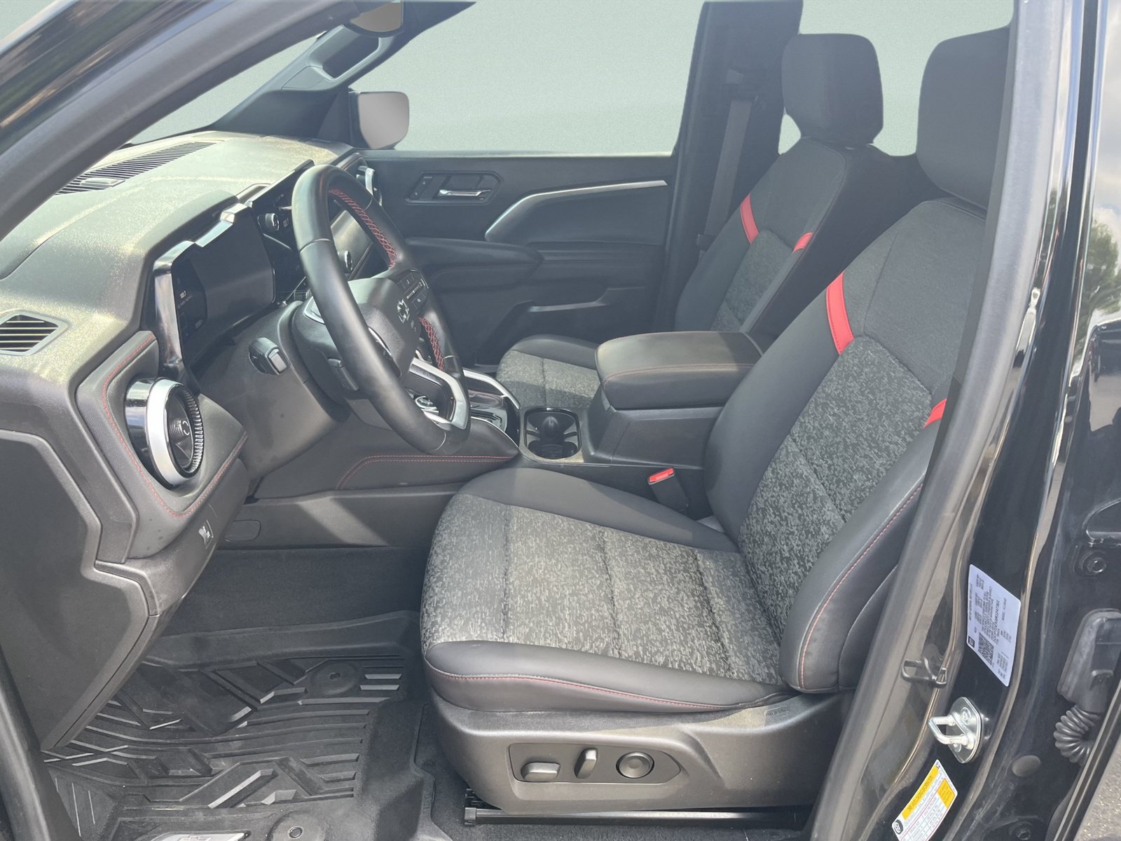 Used 2024 Chevrolet Colorado Z71 w/ Z71 Convenience Package 2 AWD/4WD image 11
