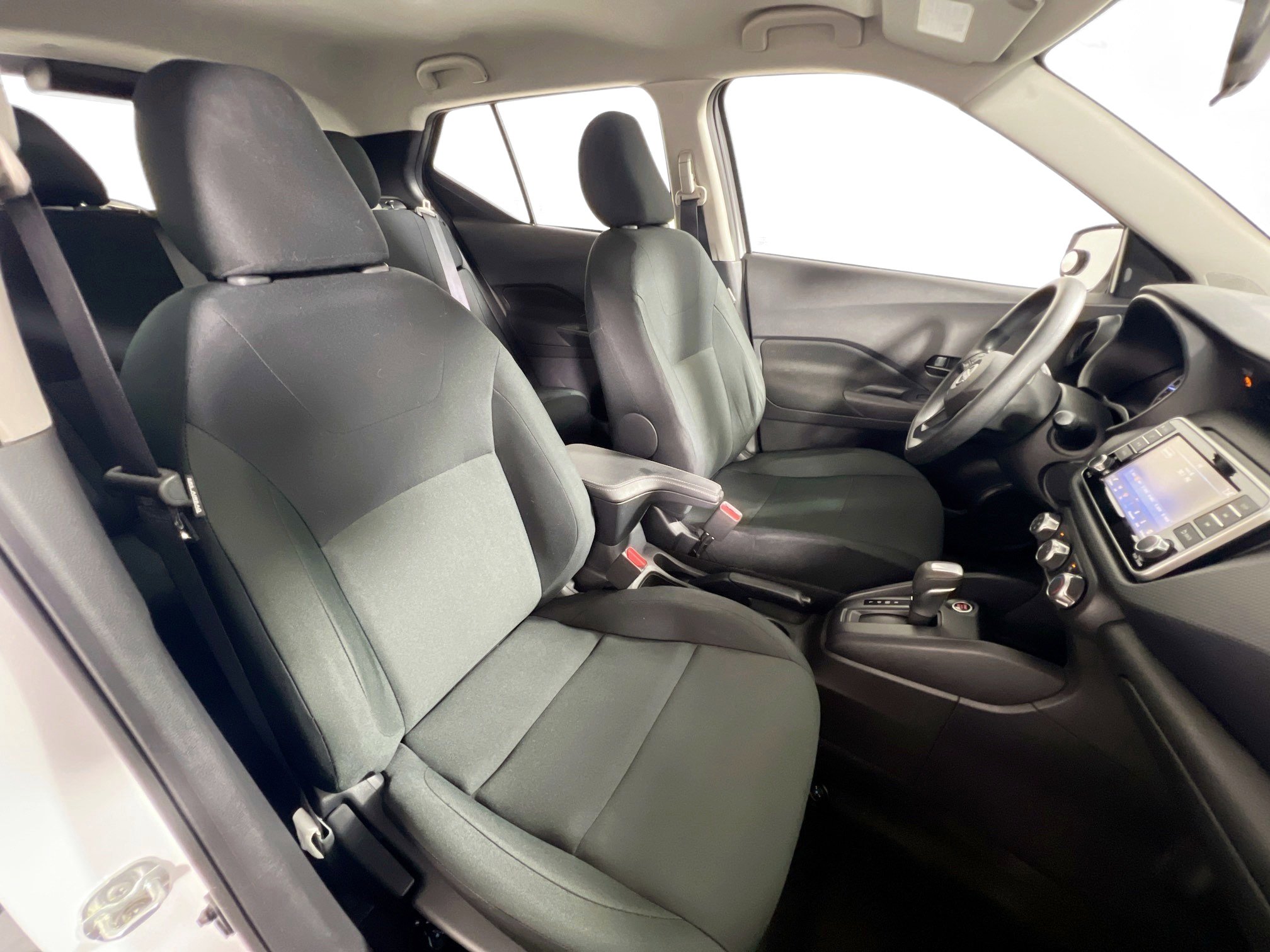 Used 2024 Nissan Kicks S image 30