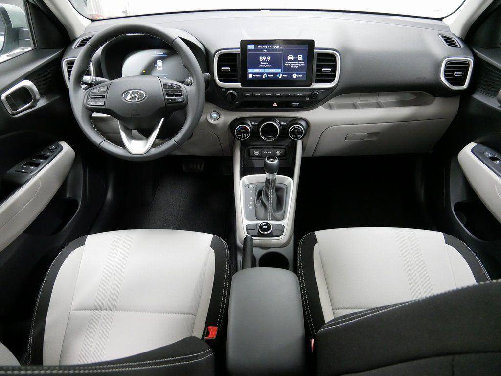 Used 2025 Hyundai Venue SEL FWD image 13
