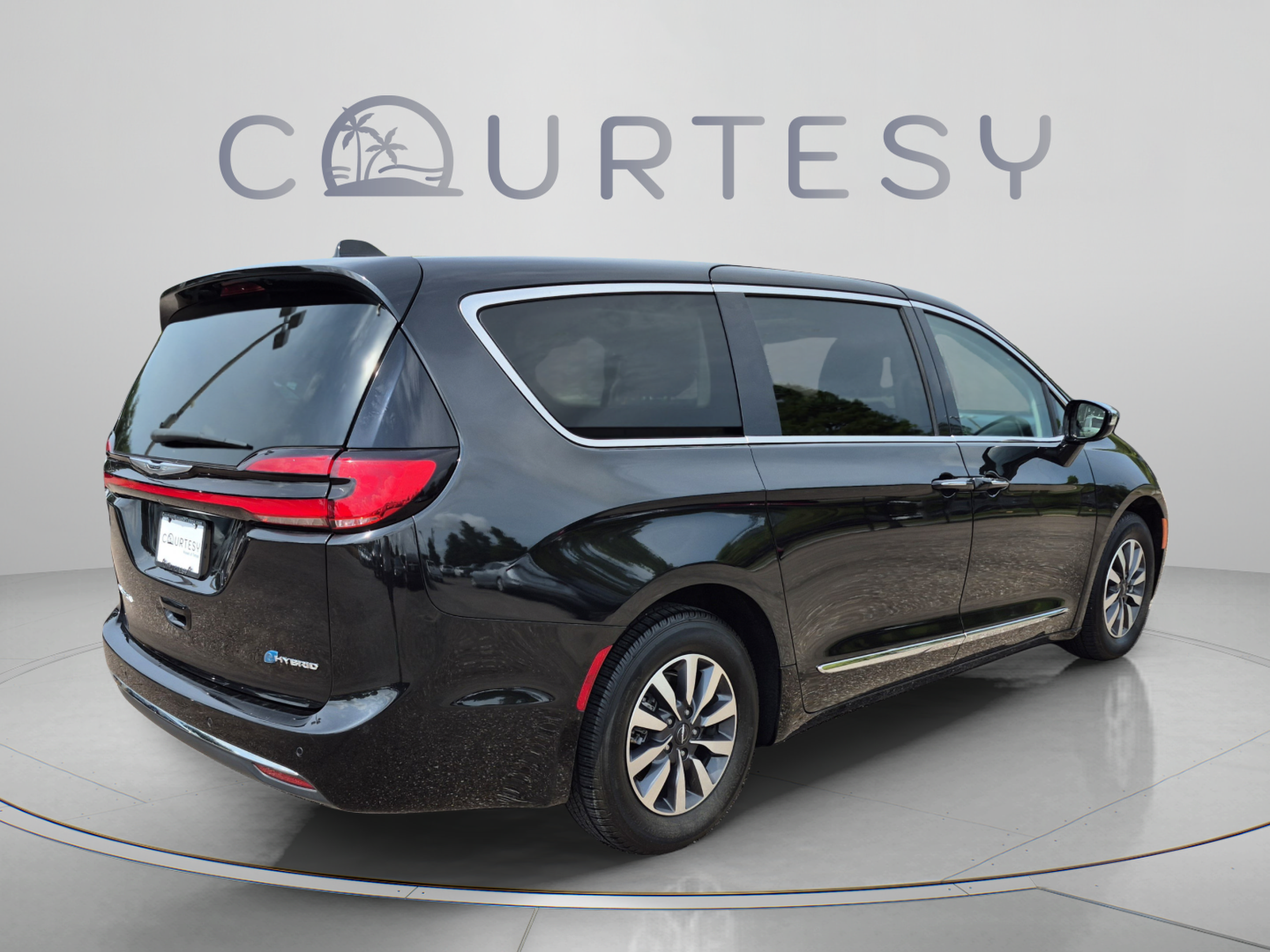 Used 2023 Chrysler Pacifica Limited FWD image 7