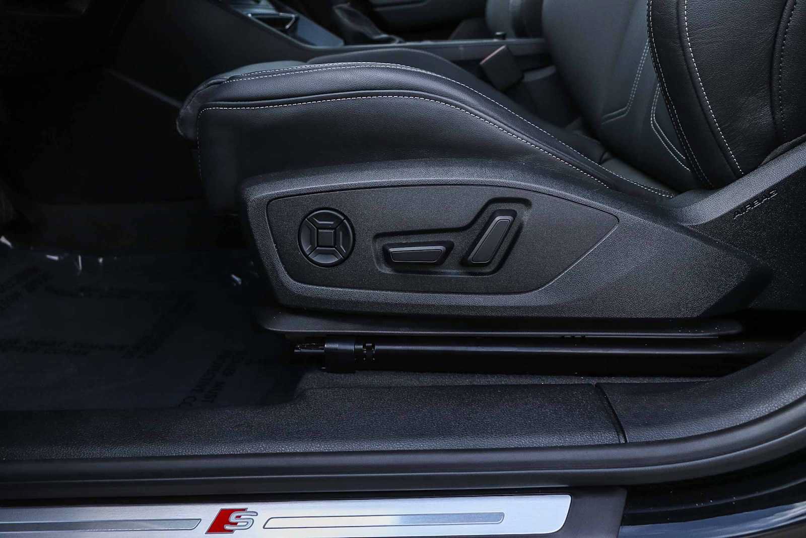 Used 2025 Audi Q3 2.0T Premium w/ Convenience Package AWD/4WD image 26