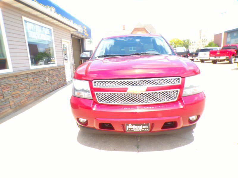 Used 2010 Chevrolet Suburban LTZ image 4