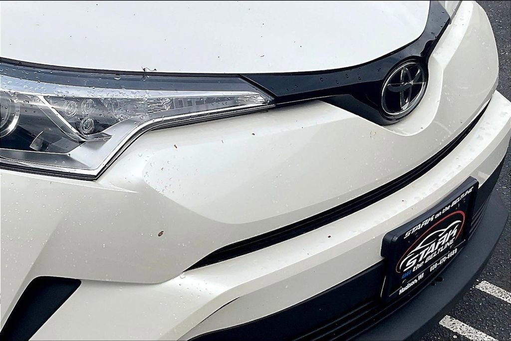 Used 2018 Toyota C-HR XLE FWD image 31