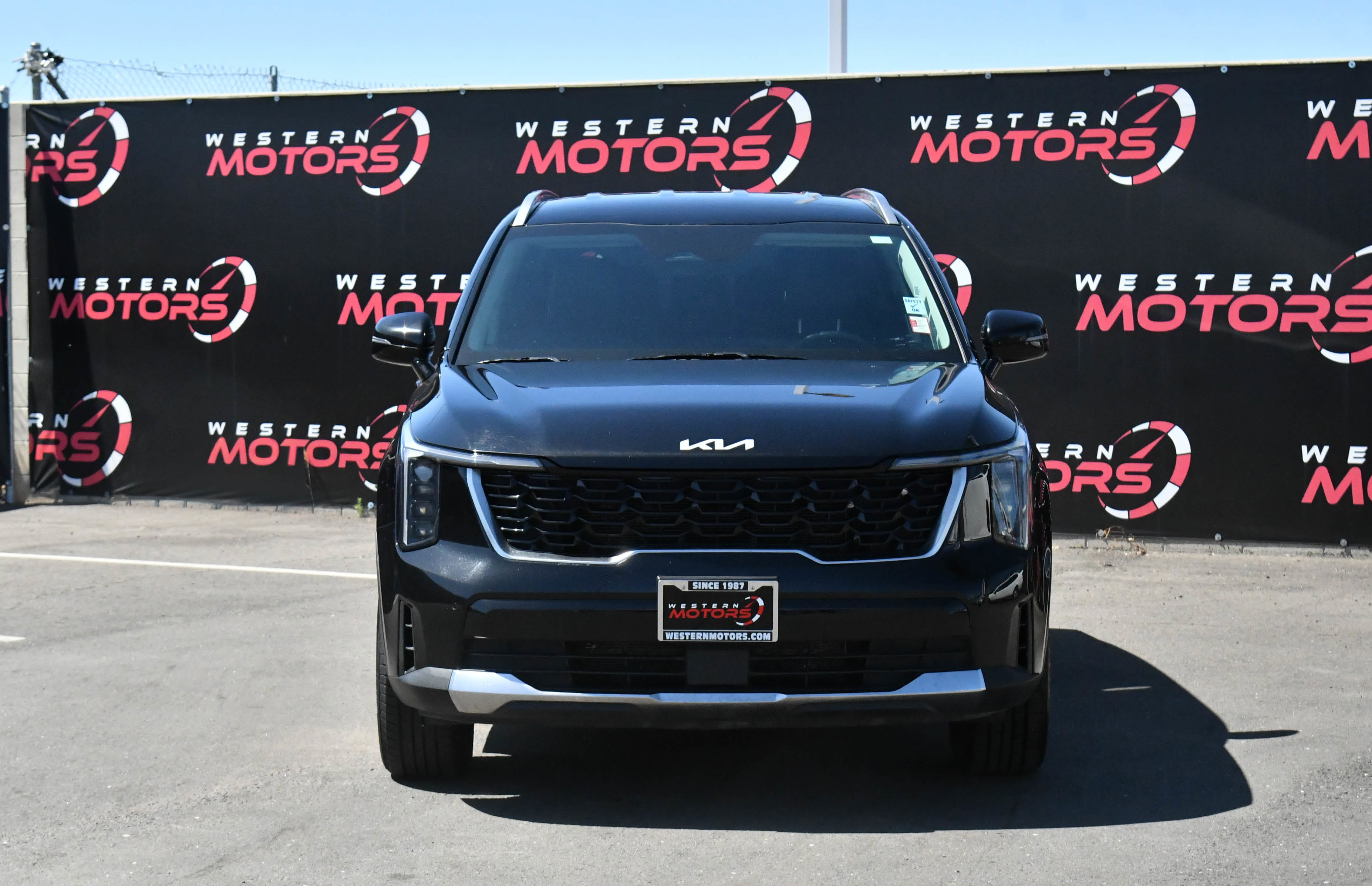 Used 2024 Kia Sorento S image 2