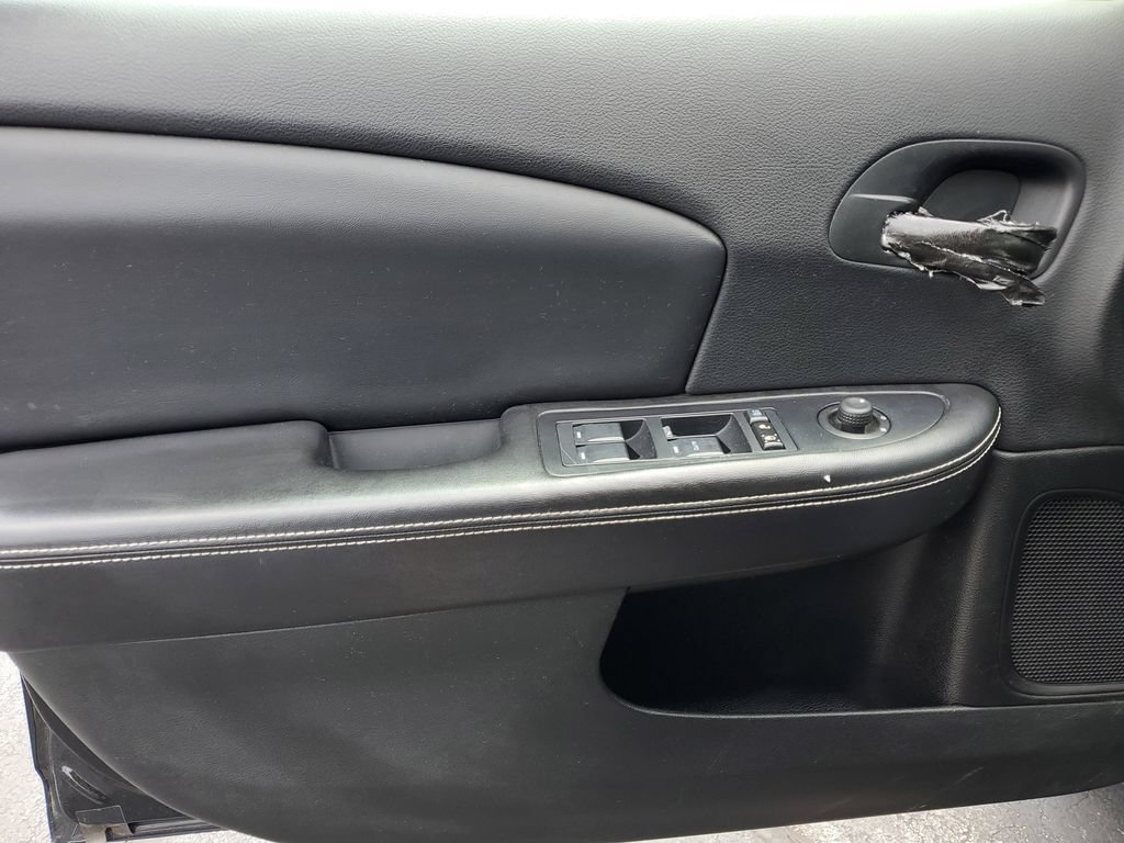 Used 2012 Chrysler 200 Limited FWD image 21