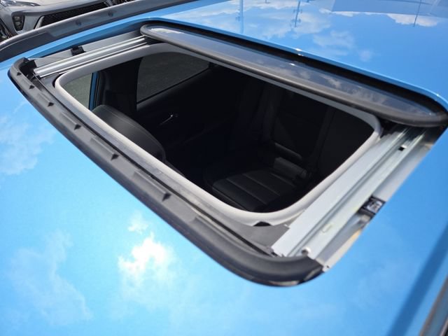 New 2026 Chevrolet Trax ACTIV w/ Sunroof Package FWD image 3