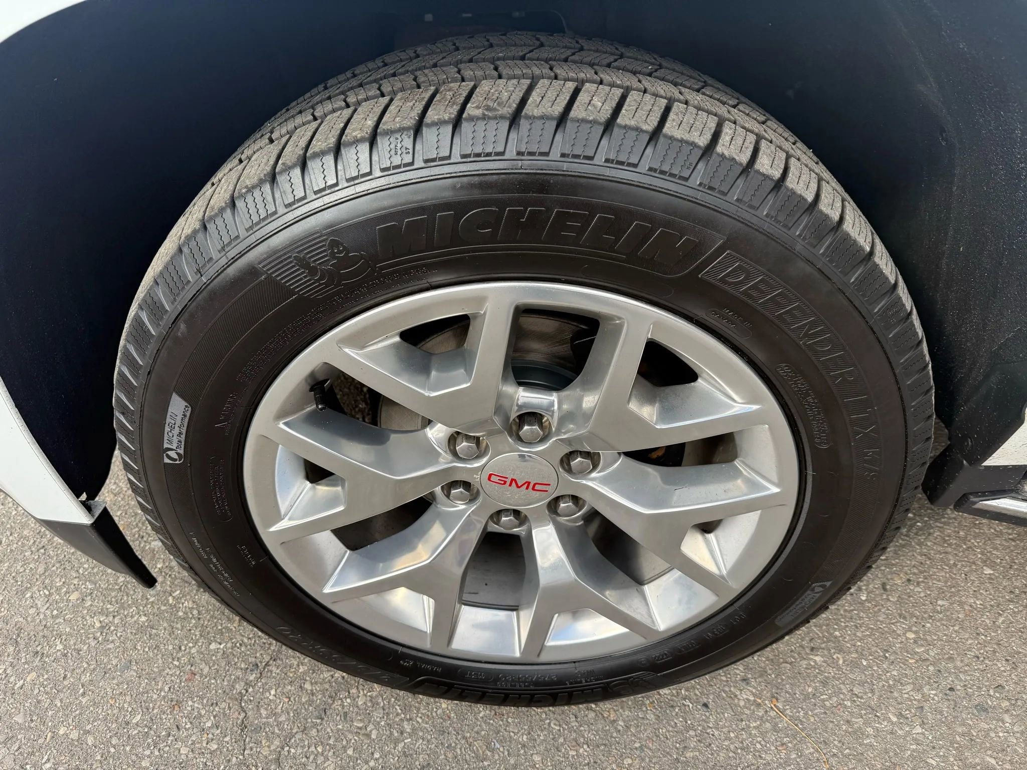 Used 2019 GMC Yukon SLE w/ SLE Value Package image 9