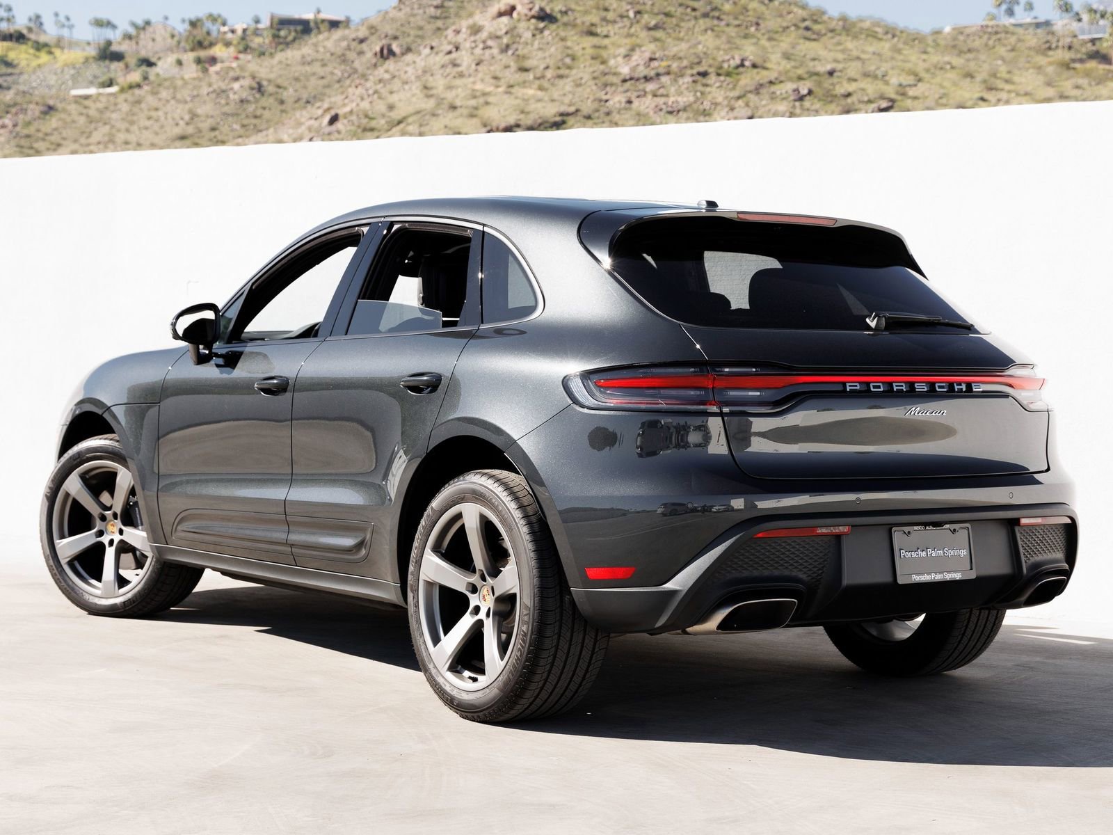 Used 2025 Porsche Macan AWD/4WD image 3