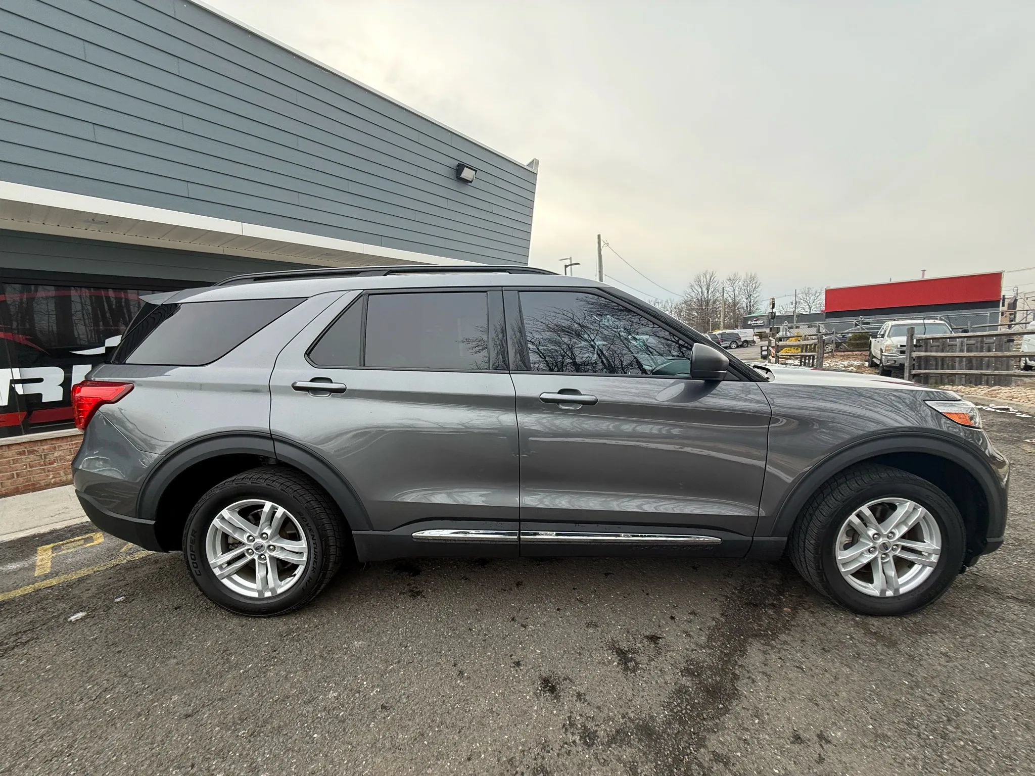 Used 2021 Ford Explorer XLT w/ Equipment Group 202A AWD/4WD image 7
