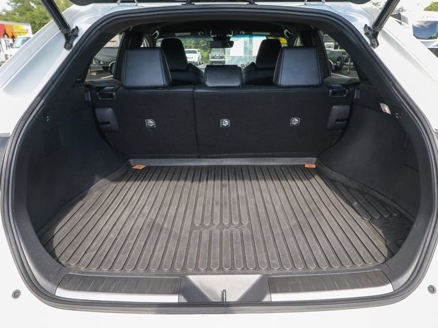 Used 2022 Toyota Venza XLE image 27