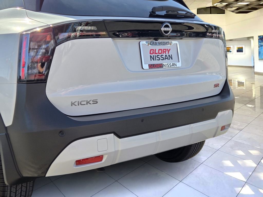 Certified 2025 Nissan Kicks SR FWD image 6