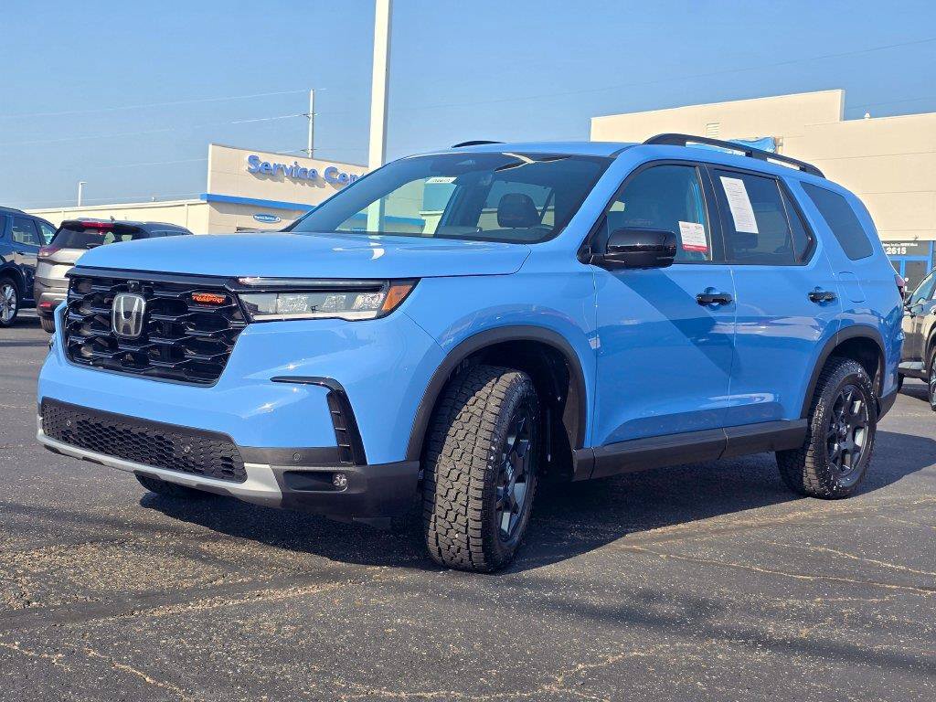 Certified 2025 Honda Pilot TrailSport image 4