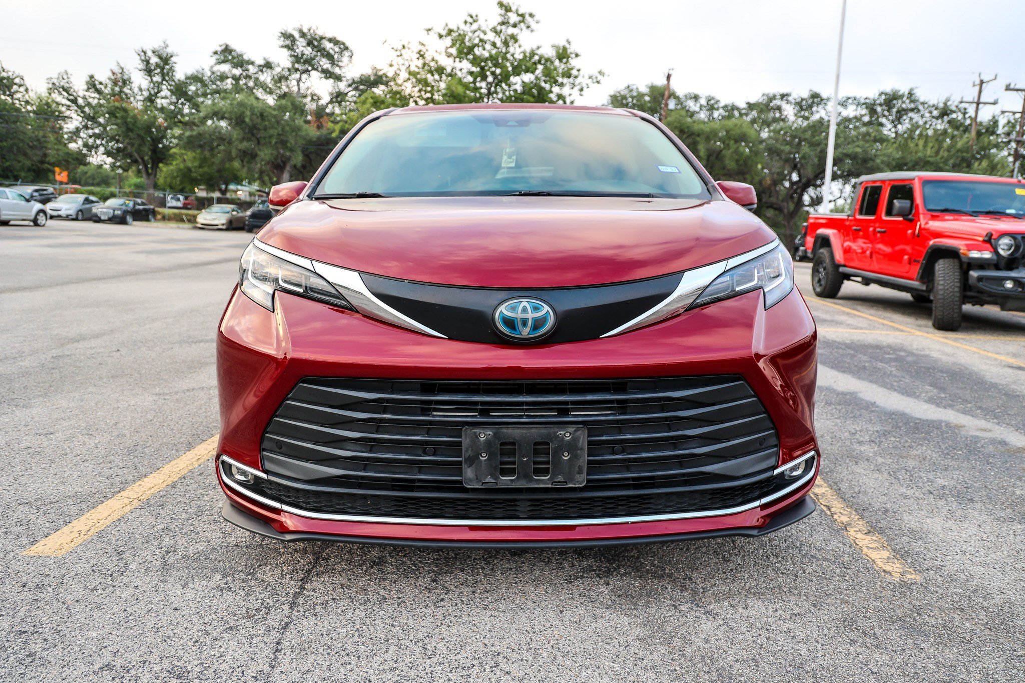 Used 2021 Toyota Sienna XLE FWD image 6