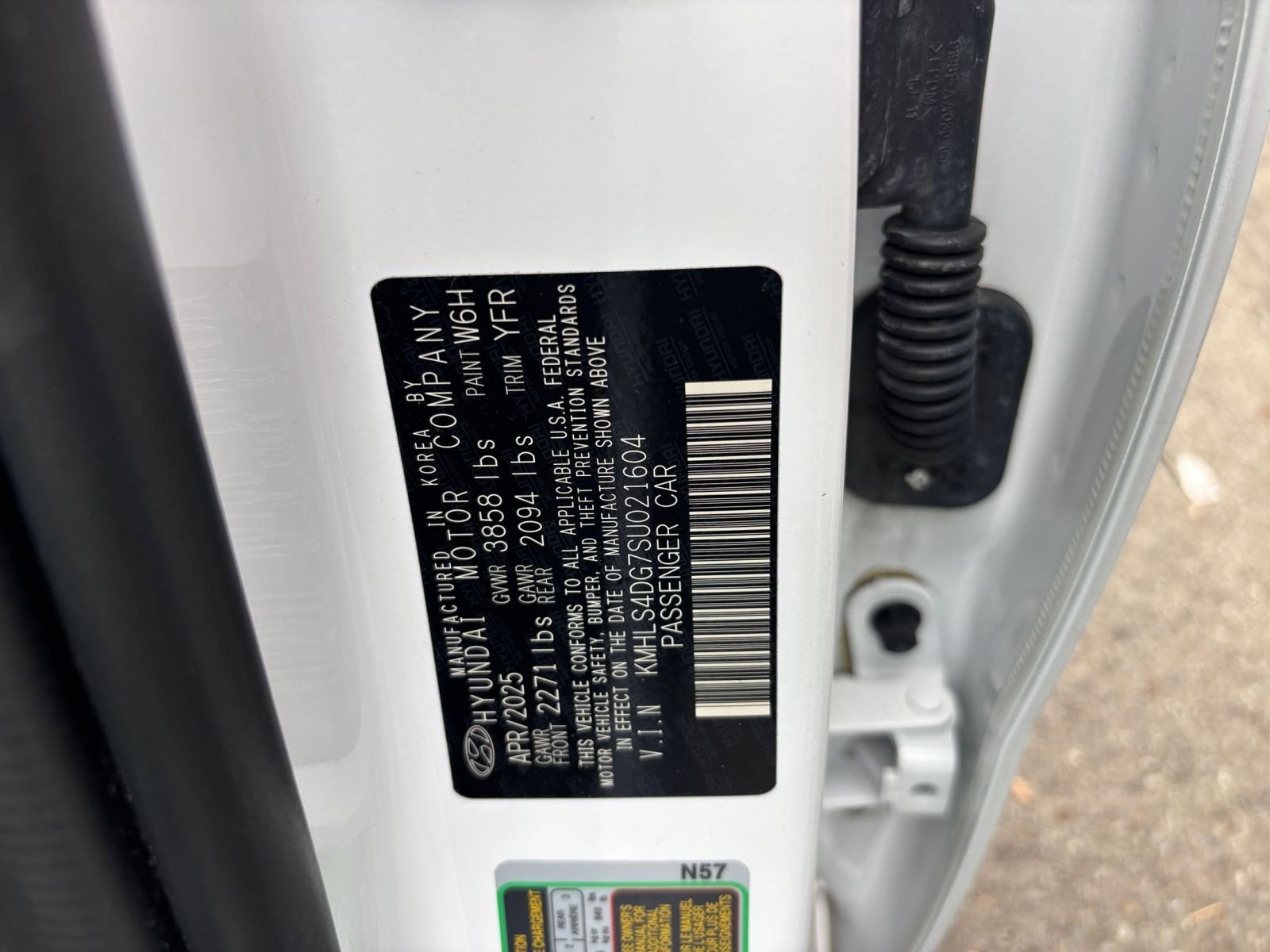 Used 2025 Hyundai Elantra SEL image 32