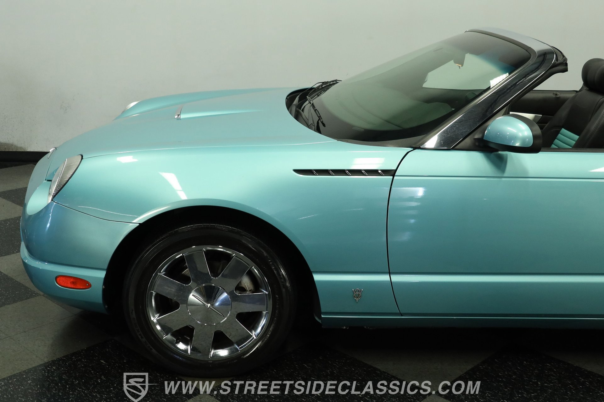 Used 2002 Ford Thunderbird RWD image 23
