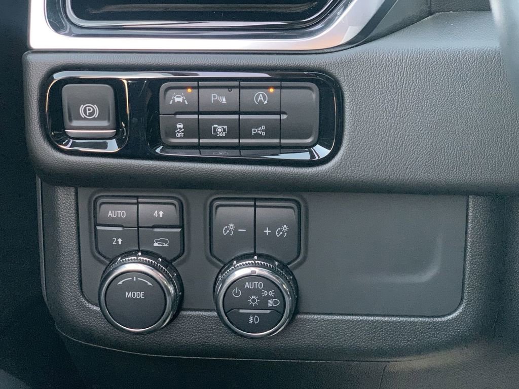 Certified 2025 GMC Yukon Denali image 15