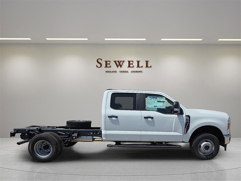 New 2025 Ford F350 XL w/ XL Chrome Package image 4