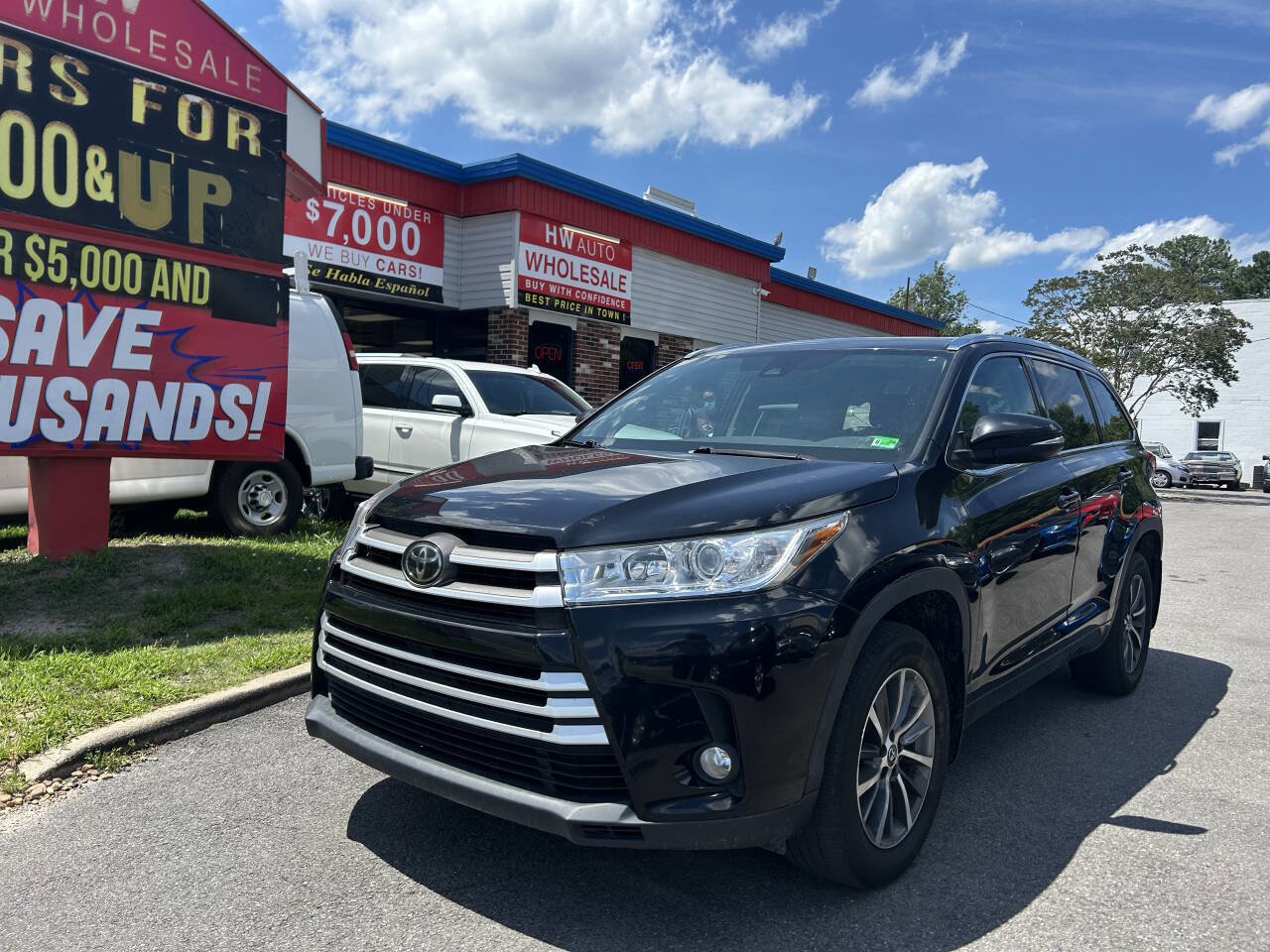 Used 2018 Toyota Highlander XLE image 1