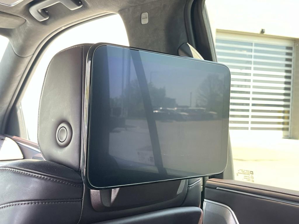 Used 2022 Cadillac Escalade Premium Luxury Platinum image 19