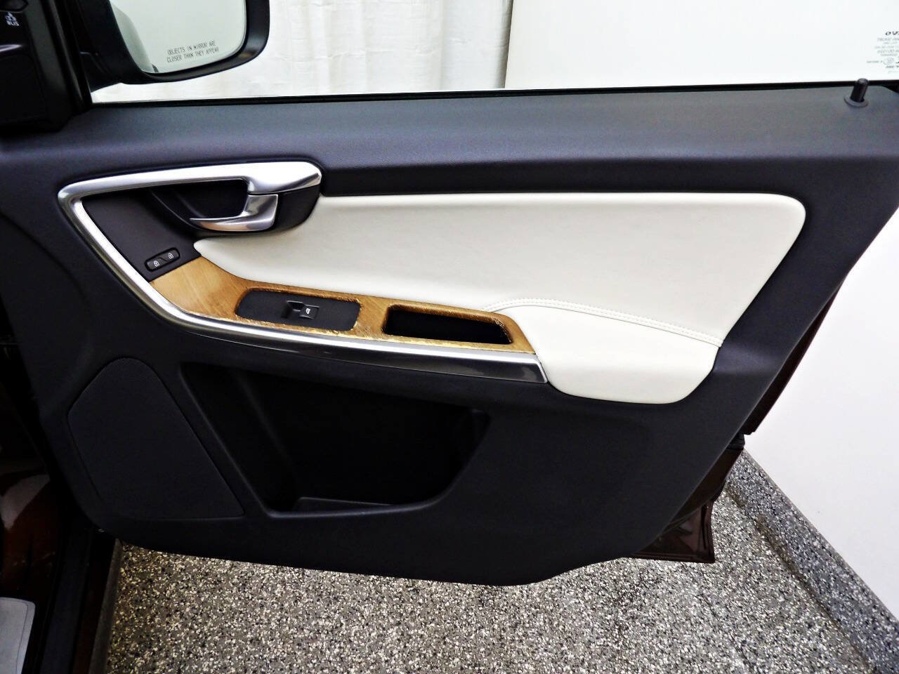 Used 2015 Volvo XC60 T6 Platinum w/ Inscription Package image 11