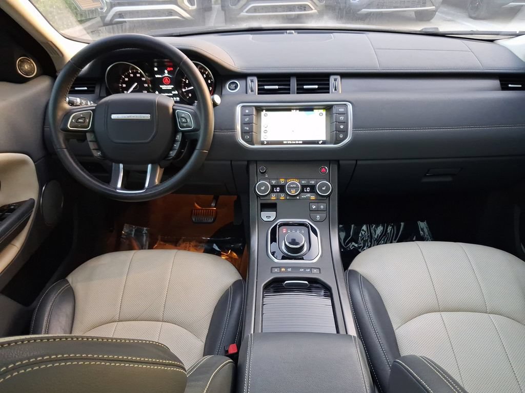 Used 2019 Land Rover Range Rover Evoque SE AWD/4WD image 11