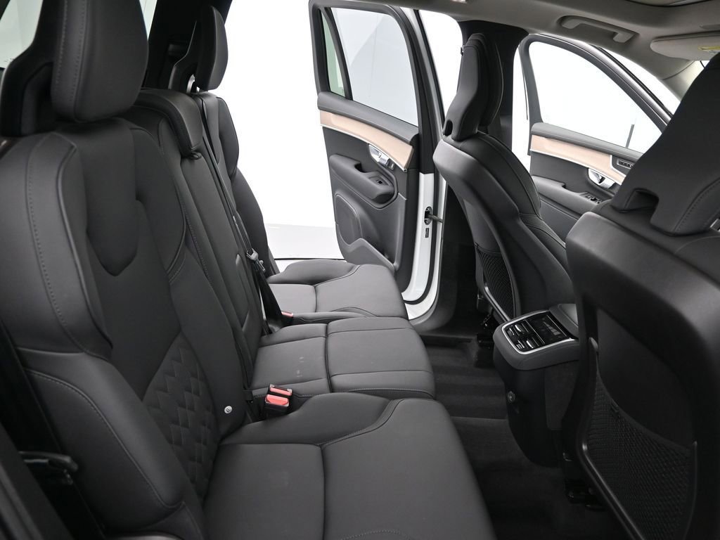 Used 2025 Volvo XC90 B5 Plus image 13