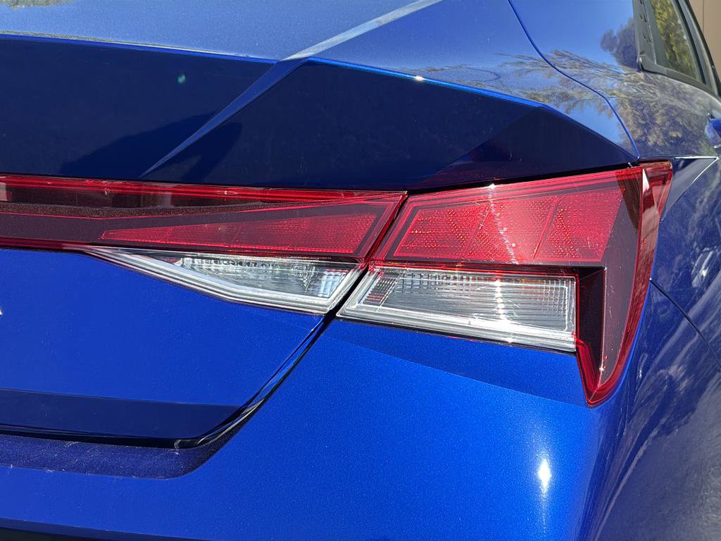 Certified 2025 Hyundai Elantra SE FWD image 13