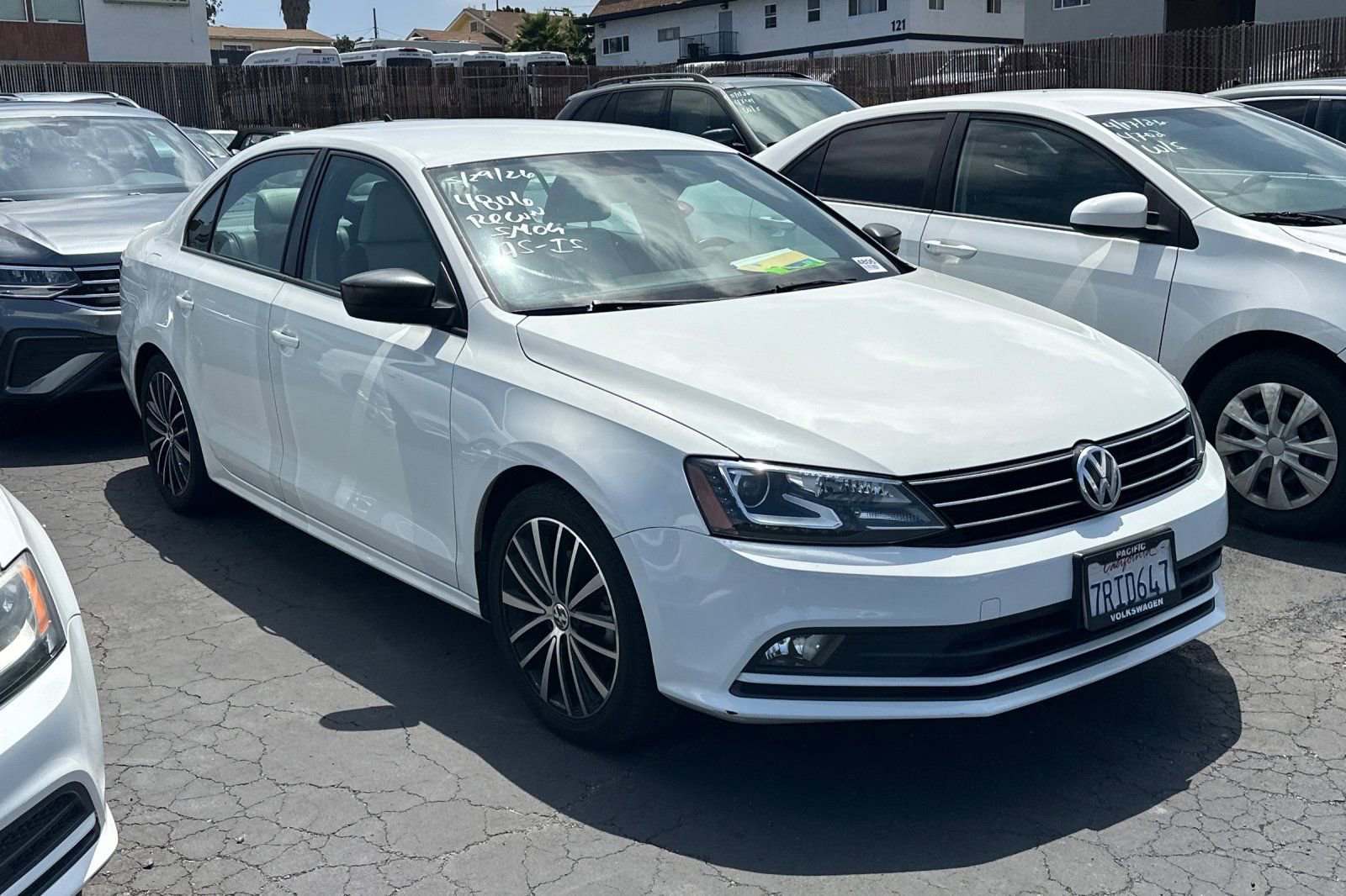 Used 2016 Volkswagen Jetta Sport w/ Lighting Package FWD image 2