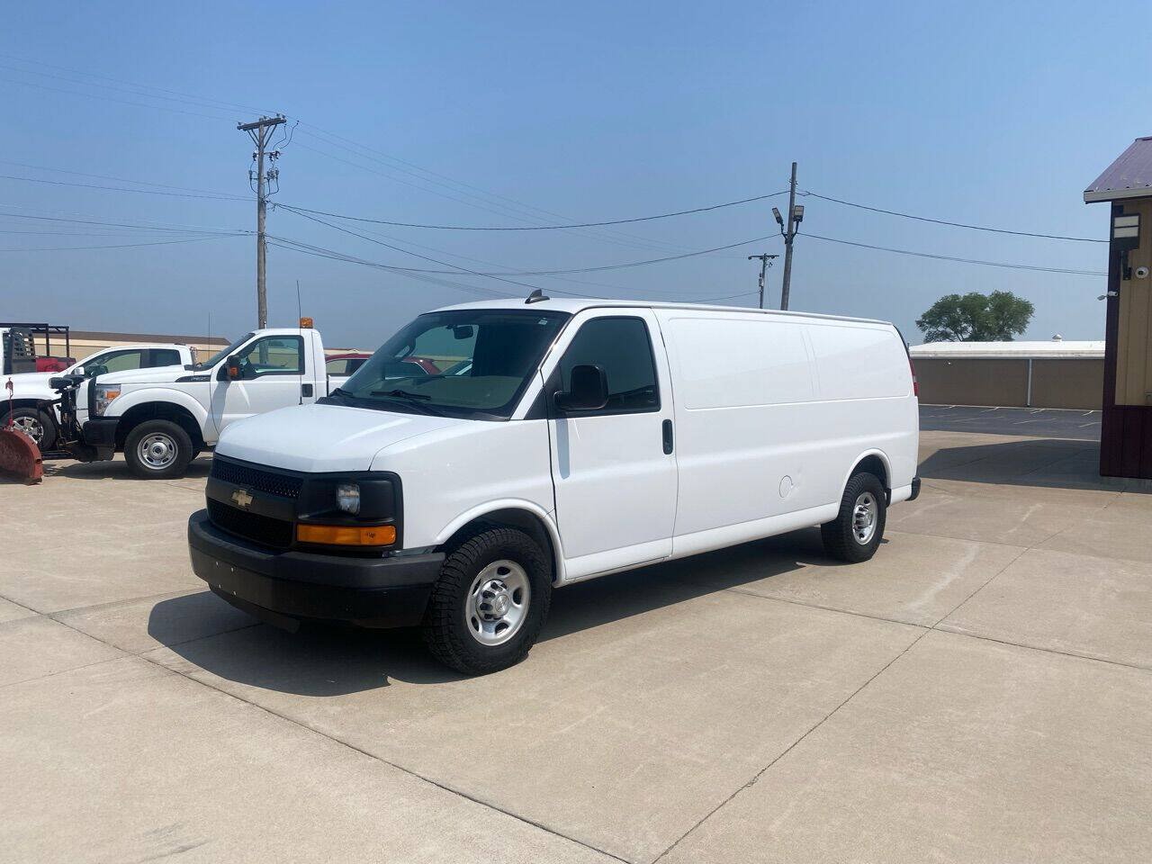 Used 2016 Chevrolet Express 3500 Extended RWD image 3