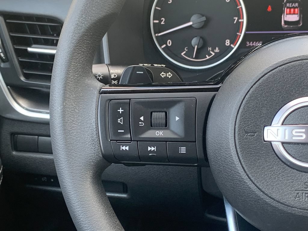 Used 2023 Nissan Rogue SV AWD/4WD image 12
