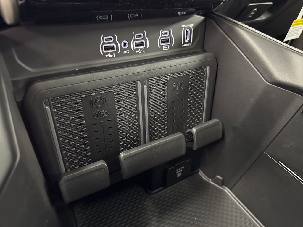 Used 2026 RAM 1500 Tungsten w/ Off Road Group AWD/4WD image 32