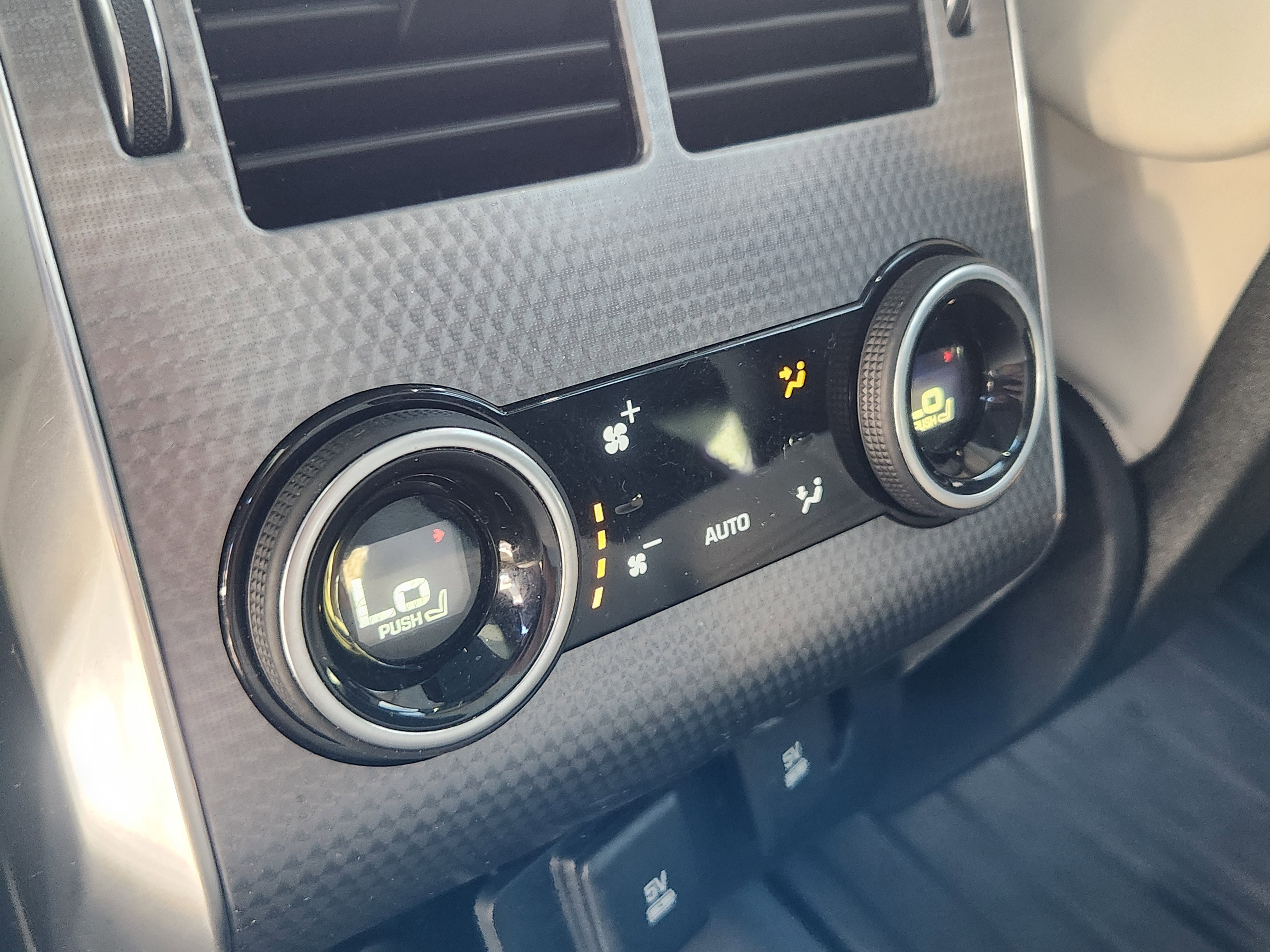 Used 2020 Land Rover Range Rover Sport HST image 17