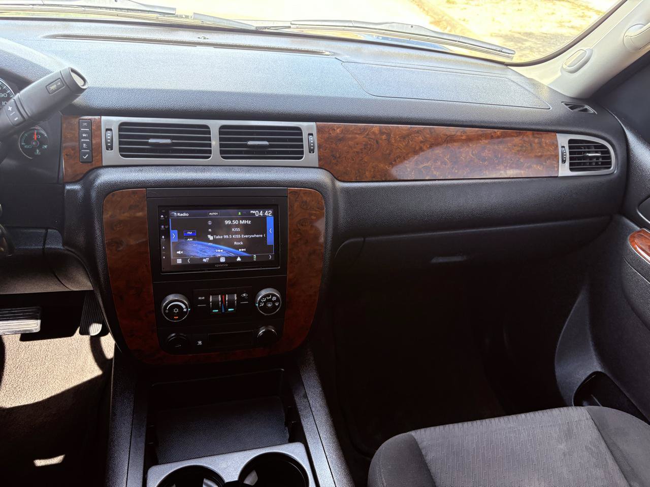 Used 2011 Chevrolet Suburban LS RWD image 85