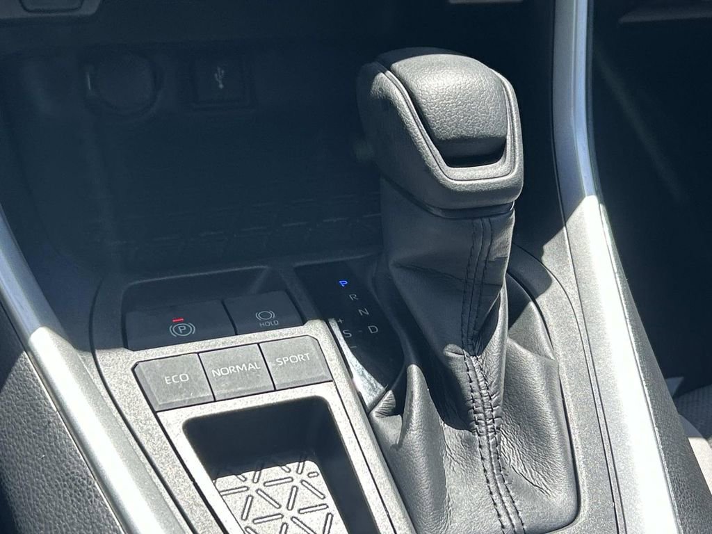 Used 2022 Toyota RAV4 XLE w/ Convenience Package FWD image 35