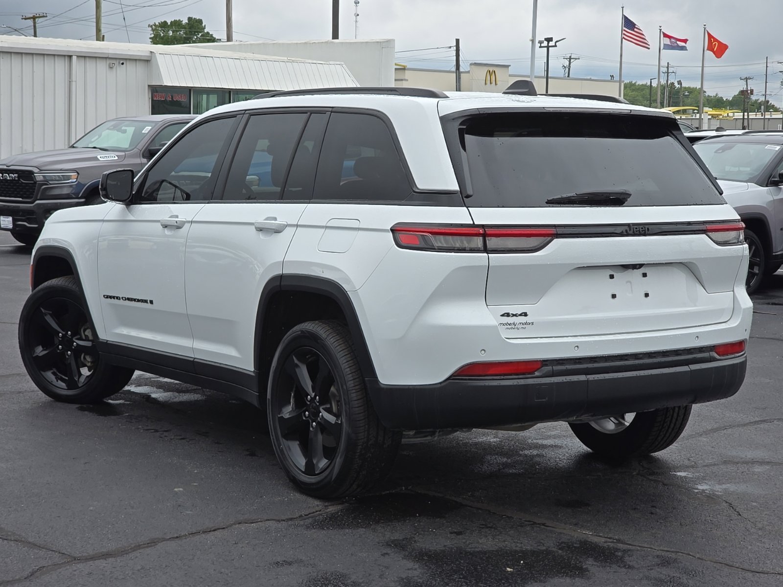 Used 2023 Jeep Grand Cherokee Altitude AWD/4WD image 55