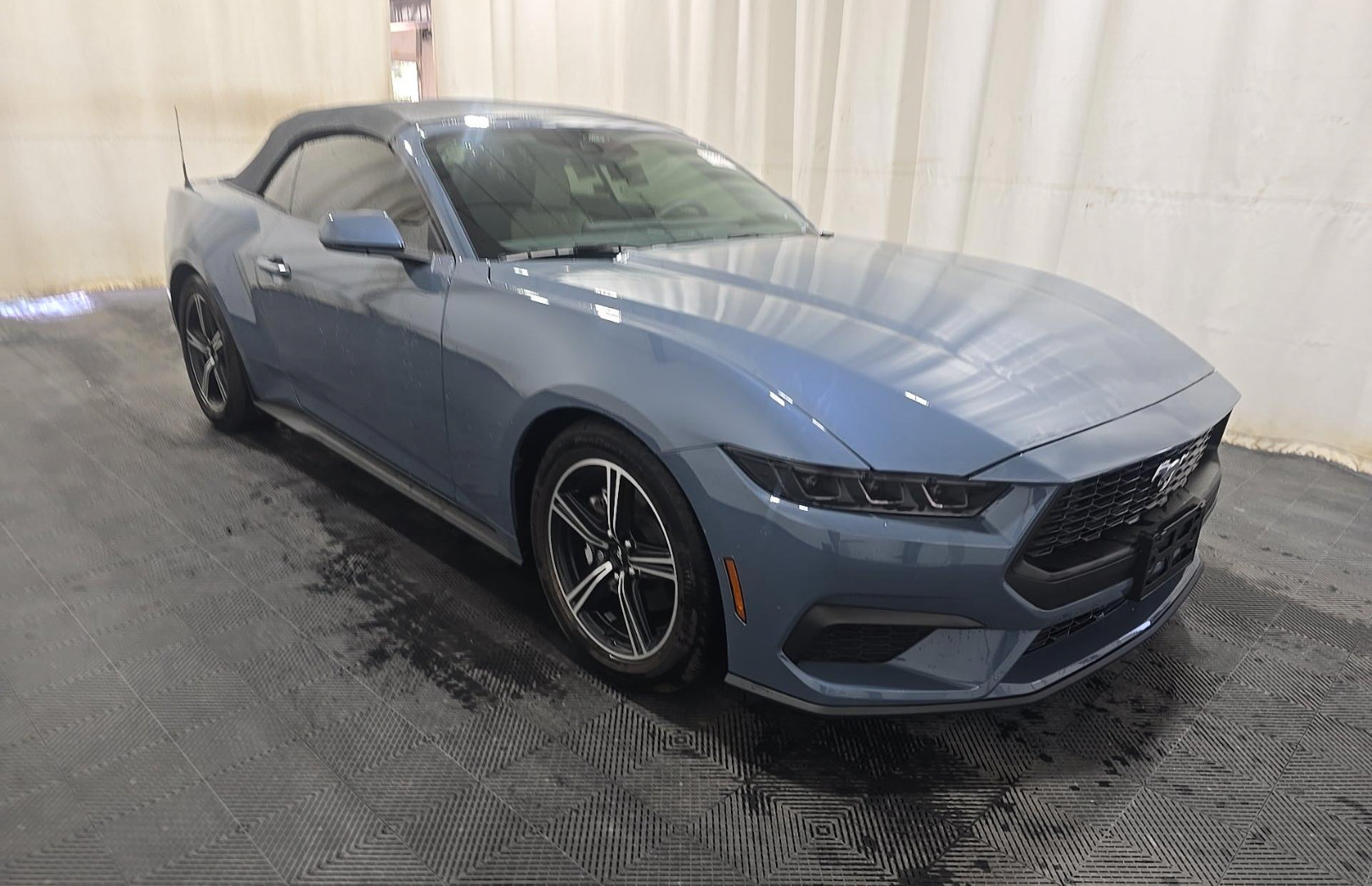 Used 2025 Ford Mustang Premium RWD image 3