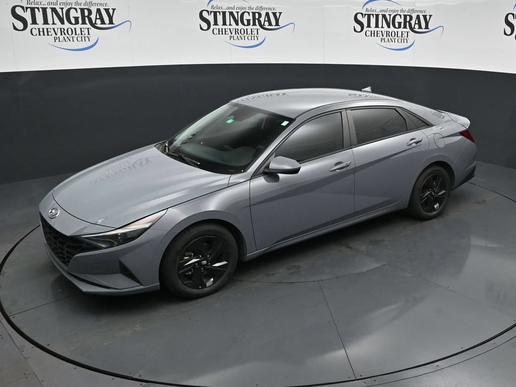 Used 2023 Hyundai Elantra SEL w/ Preferred Accessory Package FWD image 20